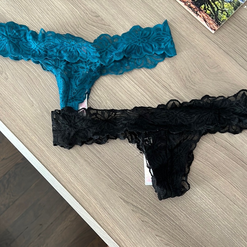 VS Thongs